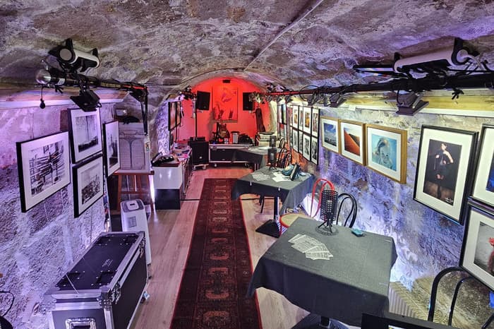 Exposition « L’art prend de la profondeur : la Team Photo s'invite dans une cave médiévale » · photo 1