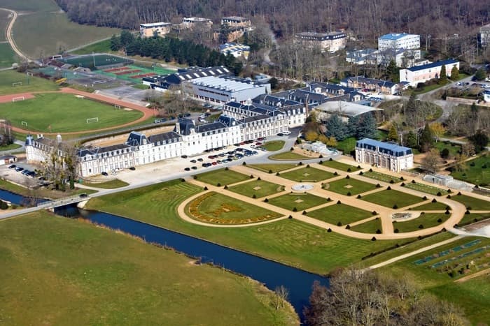 Visite guidée et commentée du château des Vaux · photo 1