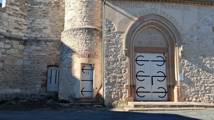 Visite guidée de la Bastide de Florentin à partir de son petit patrimoine (de la salle des Consuls au fronton républicai · photo 1