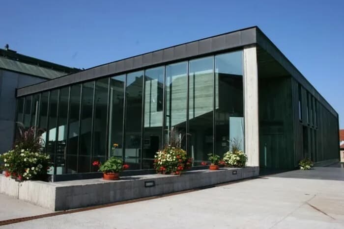 Découverte du Musée du Pays de Sarrebourg et du vitrail La Paix de Marc Chagall · photo 1