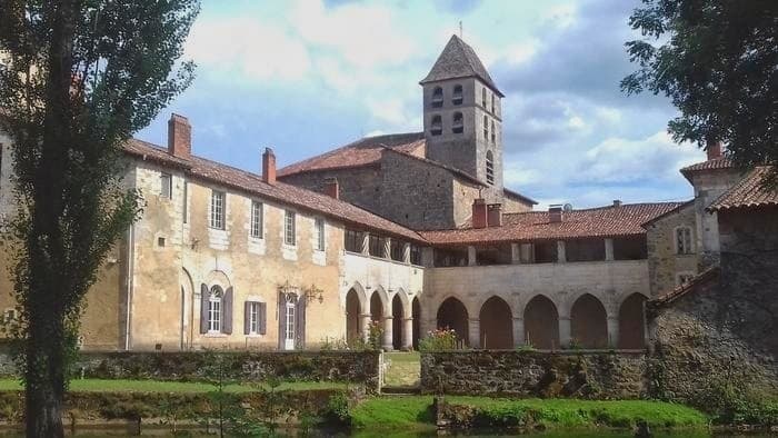 Visite commentée des extérieurs du prieuré · photo 1