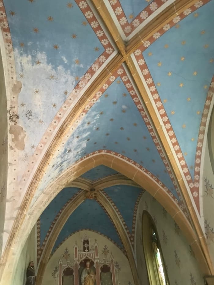 Visite de la chapelle du cimetière de Saint-Germain-Lespinasse · photo 1