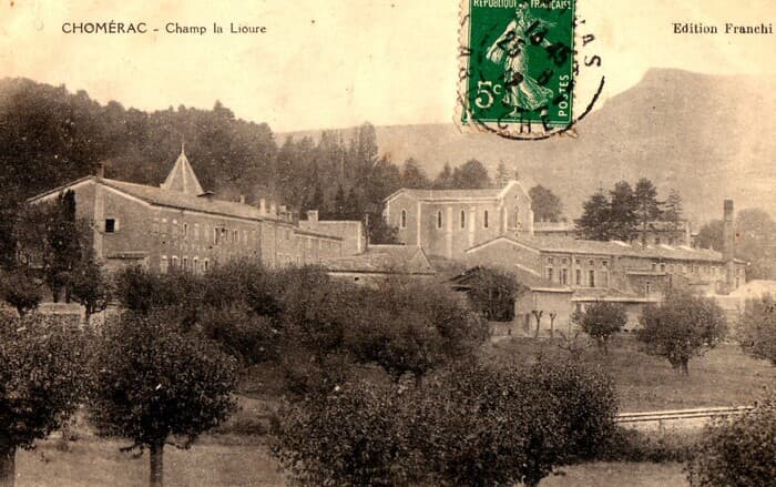Déambulation soyeuse dans un ancien site industriel du XIXe siècle · photo 1