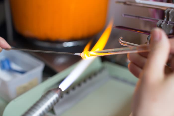 Démonstration verrière : techniques du verre au chalumeau par Lilas Force · photo 1