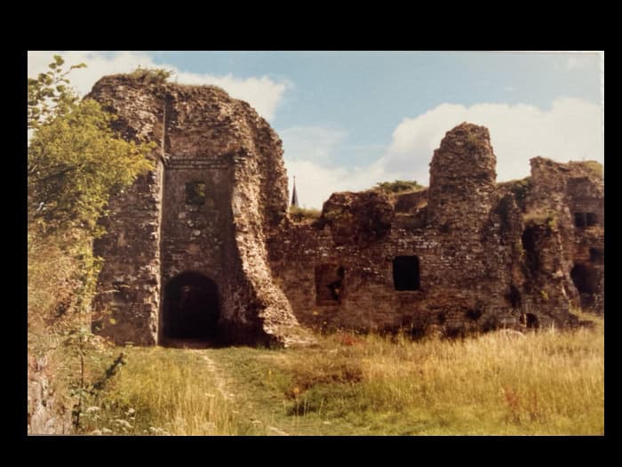 Plongez-vous dans la visite d’un château médiéval · photo 1