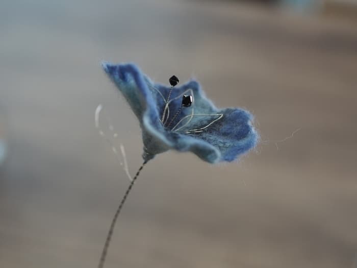 Atelier feutrage à plat : fleur, tableau ou col · photo 1
