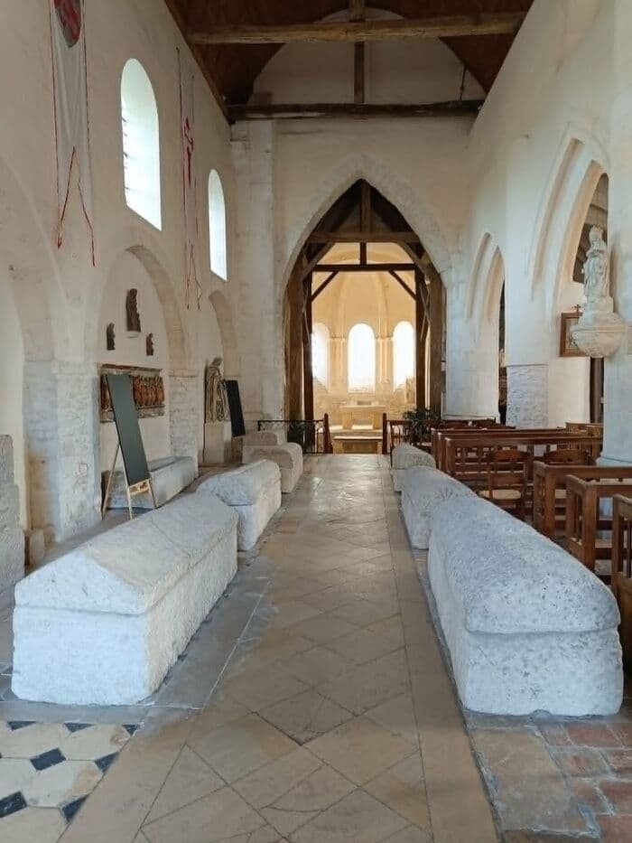 Venez visiter une église abritant huit sarcophages mérovingiens · photo 1
