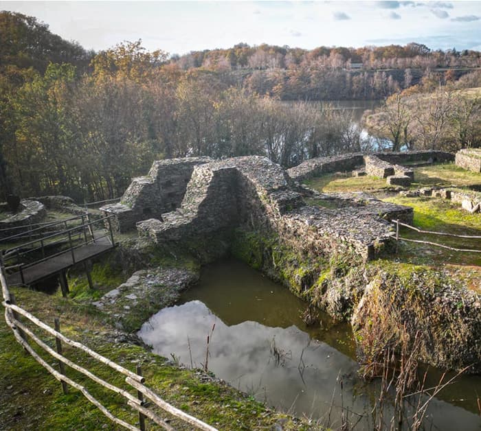 Château des Forges de Noyant-la-Gravoyère · photo 1