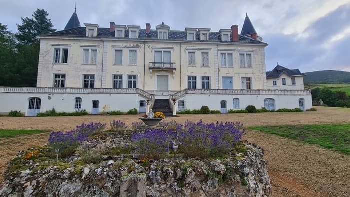 Visite guidée du Château des Ardillats et d'une exposition temporaire de 4 artistes peintres ou sculpteurs · photo 1