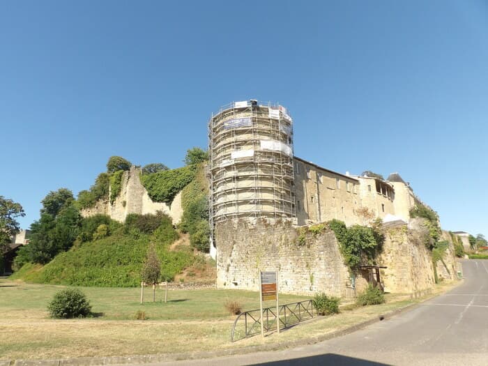 Visite guidée avec intermède joué du château des Quat'Sos à La Réole · photo 1