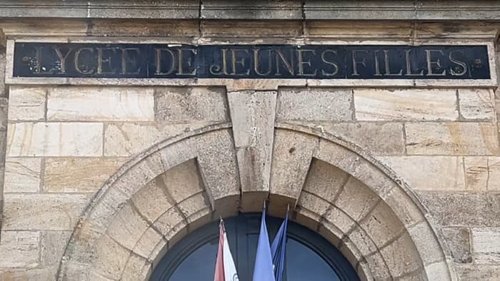 « Du collège Anne de Beaujeu au Lycée de jeunes filles de Moulins » - Visite guidée et exposition · photo 1