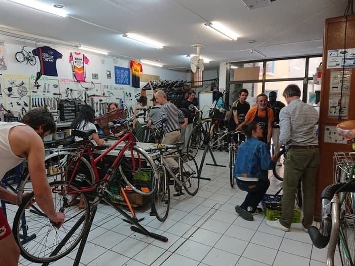 Atelier d'auto-réparation vélo · photo 1