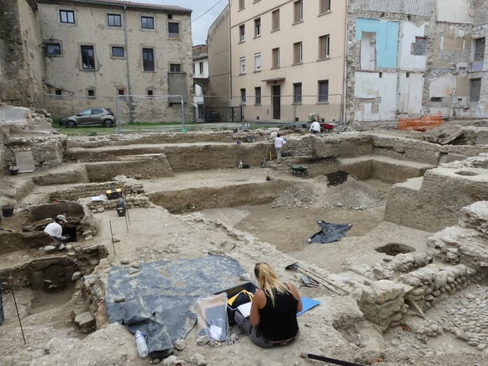 [Conférence] Sous les pavés de Limoux : huit siècles d’histoire révélés au pied de la tour Lapasset · photo 1