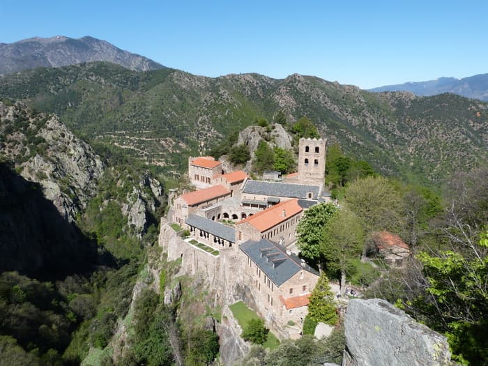 Visite guidée de l'abbaye Saint-Martin-du-Canigou pour les scolaires (7 à 18 ans) · photo 1