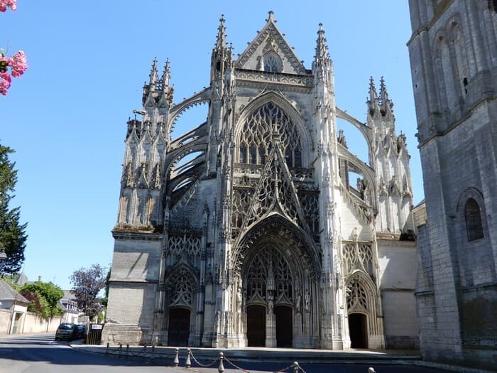Visite de l'abbatiale de la Trinité : du roman au gothique · photo 1
