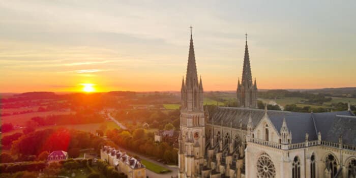 Démonstration : découverte du chantier et ateliers avec les artisans intervenant sur la restauration de la basilique · photo 1