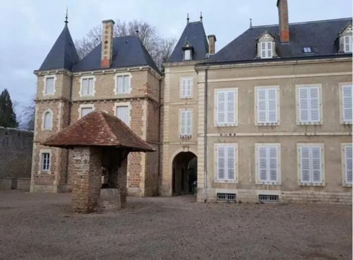Visite libre du château de La Chapelle-de-Bragny · photo 1