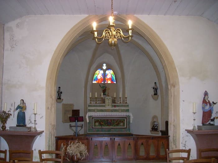 Chapelle du XVe siècle et sculptures baroques en milieu rural · photo 1