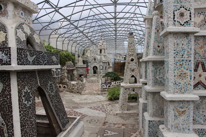 Levez les yeux ! Connaissez-vous l'art brut ? Un exemple exceptionnel en Normandie · photo 1