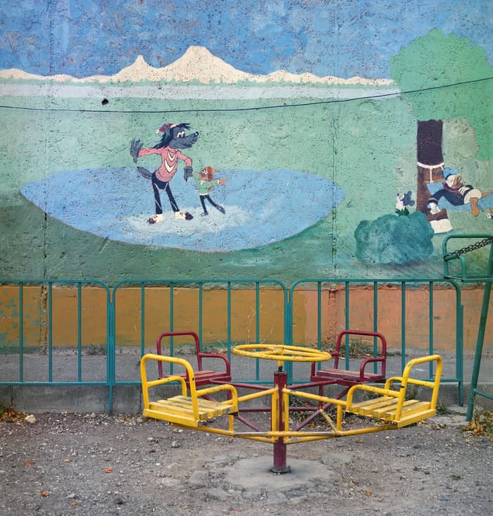 Katharina Roters: YERKIR
land • earth • planet · photo 1