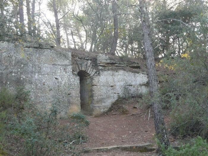 Le long de l'aqueduc romain de Traconnade à Peyrolles · photo 1