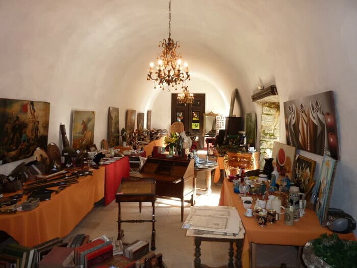 La brocante des chateaux un événement chargé d art et d histoire · photo 1