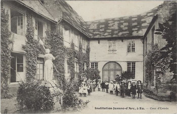 Visite guidée : un siècle d'éducation des jeunes filles à Eu (1862-1972) · photo 1