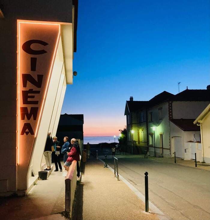 VISITE DU CINEMA ET SA CABINE DE PROJECTION · photo 1