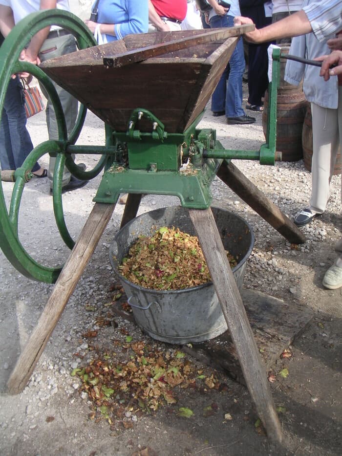 Atelier fabrication traditionnelle de jus de pomme · photo 1
