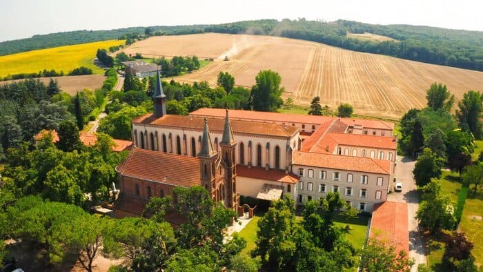 Découverte de l'abbaye Sainte-Marie-du-Désert : patrimoine remarquable · photo 1