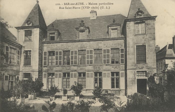Un hôtel particulier transformé et ses trésors bibliographiques · photo 1