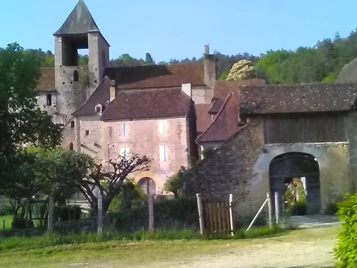 Découvrez le bourg d'Auriac-du-Périgord et son église · photo 1