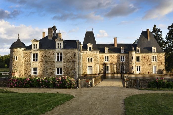 Visite guidée par Catherine, châtelaine des temps modernes (restauratrice, jardinière, animatrice, propriétaire ...) · photo 1