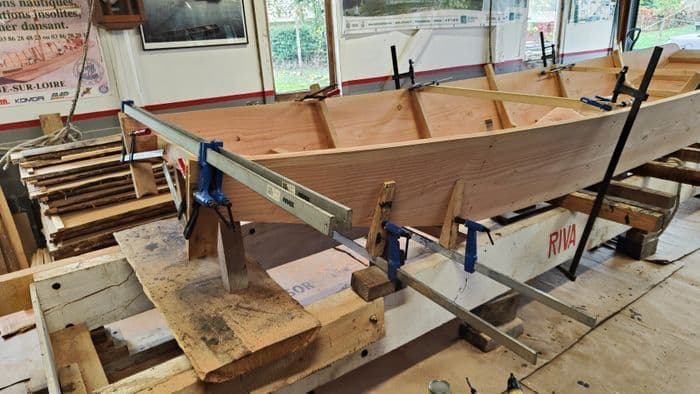 Visite d'un atelier de fabrication de barques et bateaux en bois · photo 1