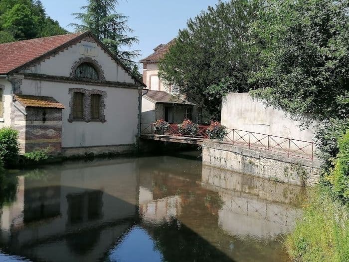 Visite libre du lavoir de Saint-Julien-du-Sault · photo 1
