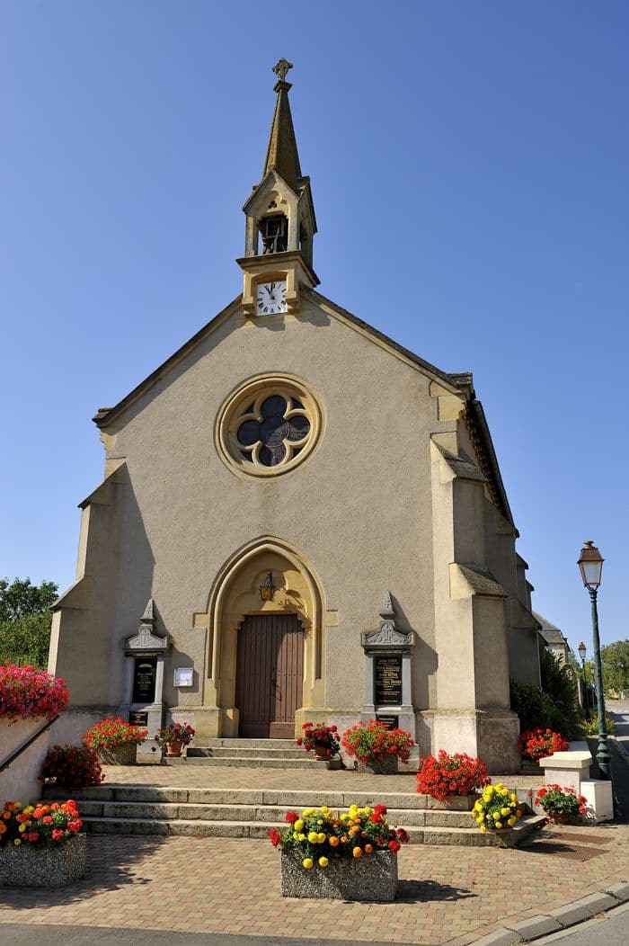 Au cœur d'une église néo-gothique · photo 1