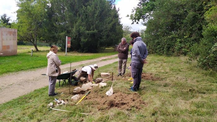 Démonstration de construction en pierre sèche · photo 1