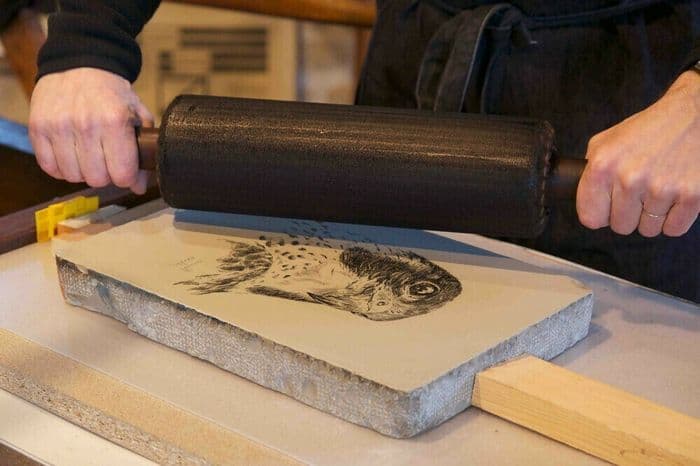Visite de l'atelier de lithographie La Pierre qui Encre · photo 1