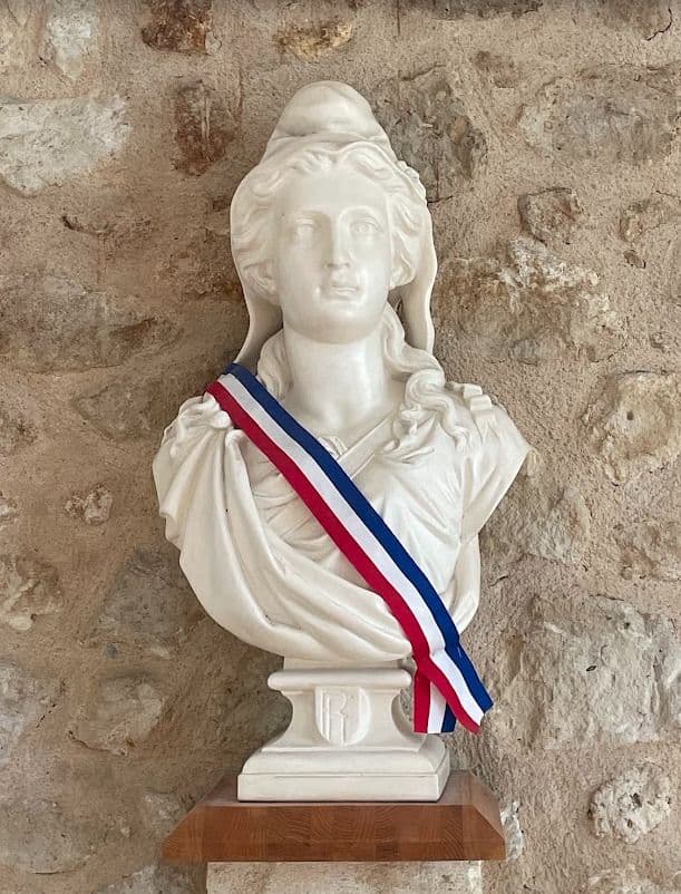 Visite citoyenne de la mairie et de ses archives / livret jeux jeunes · photo 1