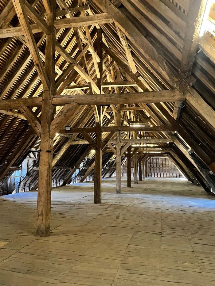 Visite du grenier de la Halle aux grains · photo 1