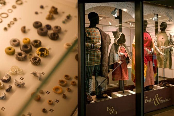 Visite guidée de l’exposition « L’étoffe d’un Gaulois. Costume et parure en Gaule » · photo 1