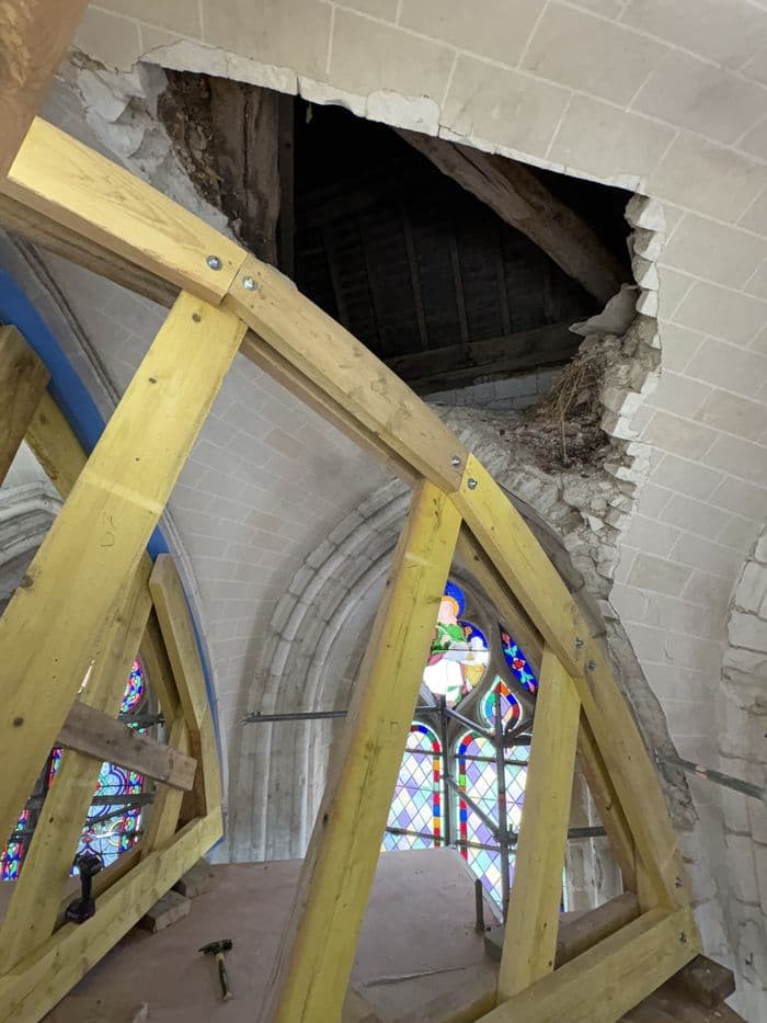 Eglise Saint-Pierre d'Ault : regard sur un patrimoine en danger · photo 1