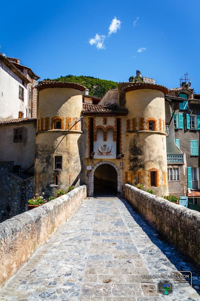 Sur le chemin de ronde à Entrevaux · photo 1