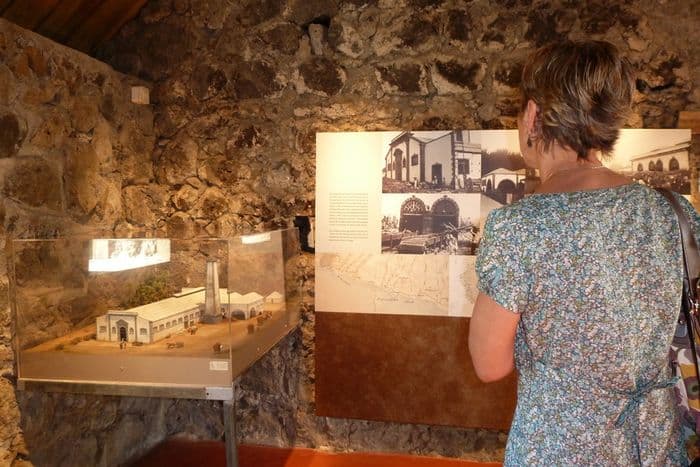 Exposition "Mémoires de Grands-Bois, Les Calbanons de La Cafrine" · photo 1