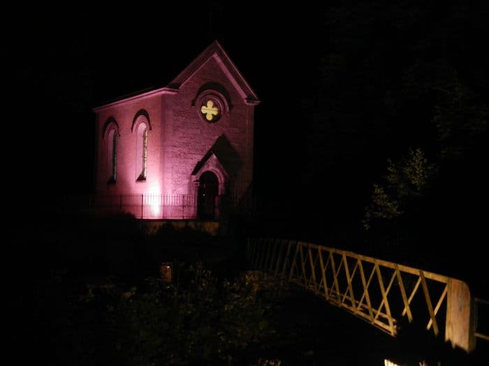 Au Reposoir, éclairage nocturne de la Chapelle du Bienheureux Jean d'Espagne. · photo 1