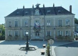 Découverte de la Mairie de Neuvy-Saint-Sépulchre · photo 1