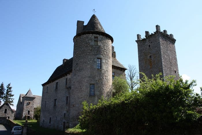 Balade libre à Sénergues : étape 1 à la tour du château · photo 1