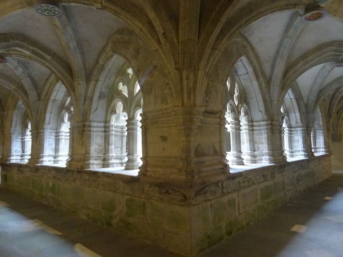 Petit cloître gothique flamboyant de l'ancienne Chartreuse du Reposoir · photo 1