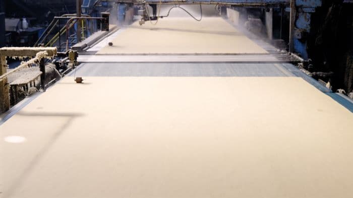 Dans les coulisses de la fabrication des panneaux de fibres · photo 1