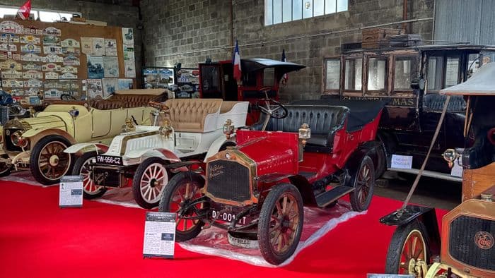 Exposition de voitures anciennes · photo 1